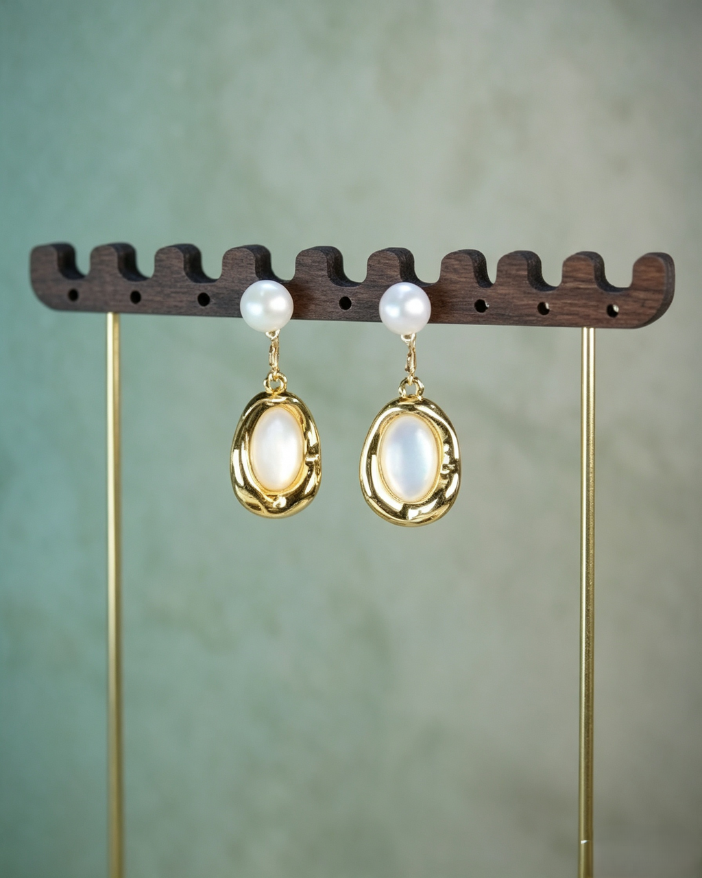 Vintage Oval Mother‑of‑Pearl Freshwater Pearl Drop Earrings