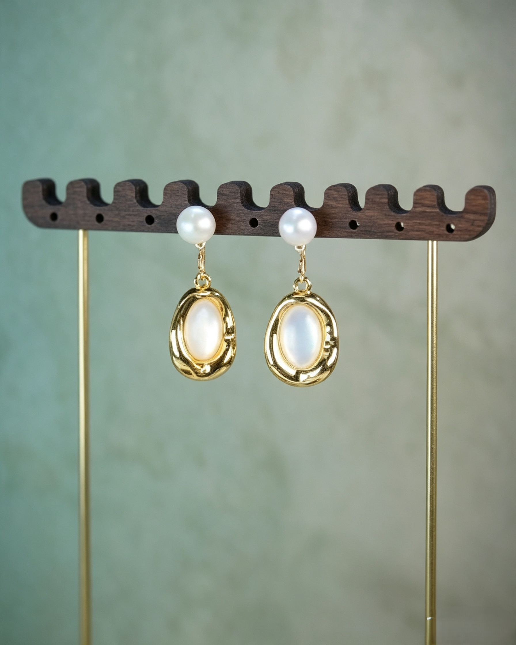 Vintage Oval Mother‑of‑Pearl Freshwater Pearl Drop Earrings