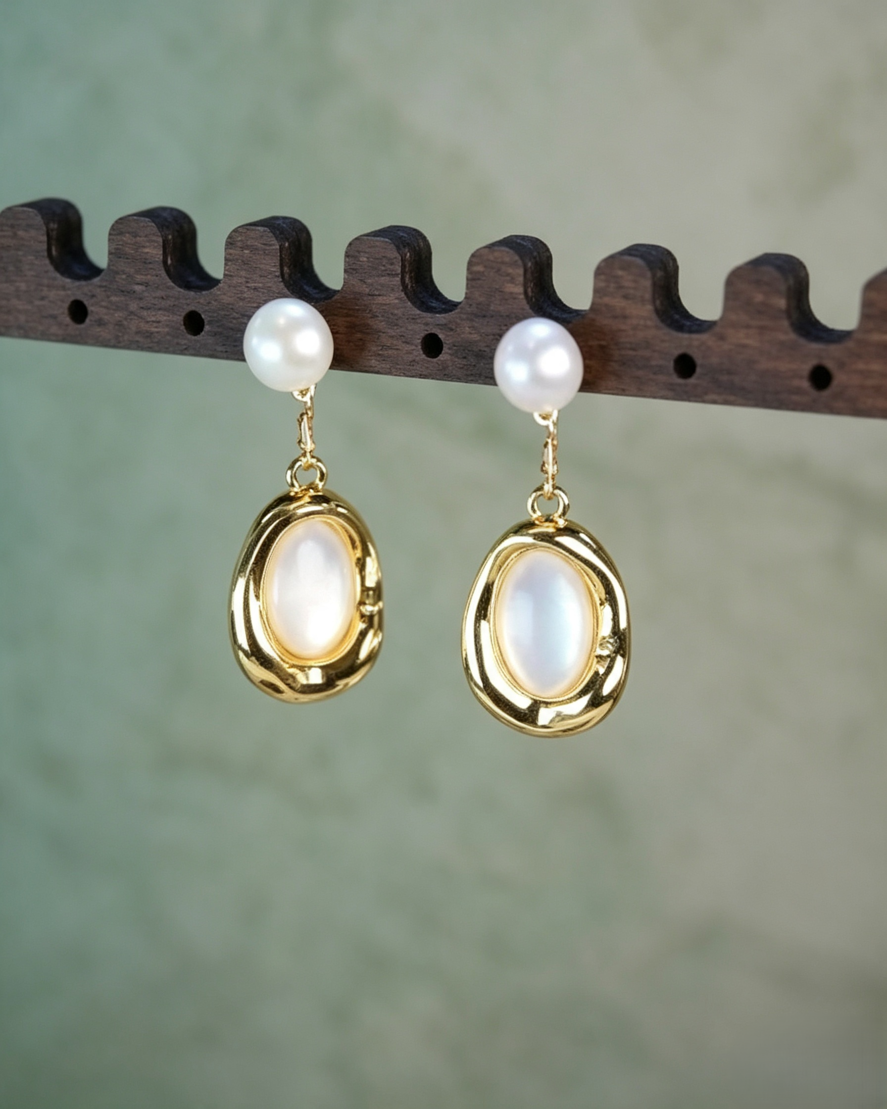 Vintage Oval Mother‑of‑Pearl Freshwater Pearl Drop Earrings