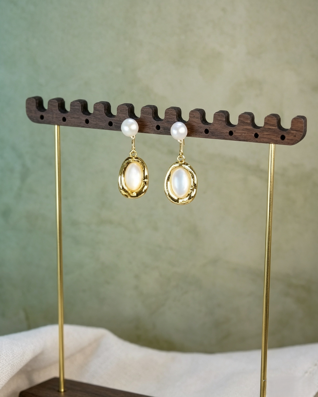 Vintage Oval Mother‑of‑Pearl Freshwater Pearl Drop Earrings